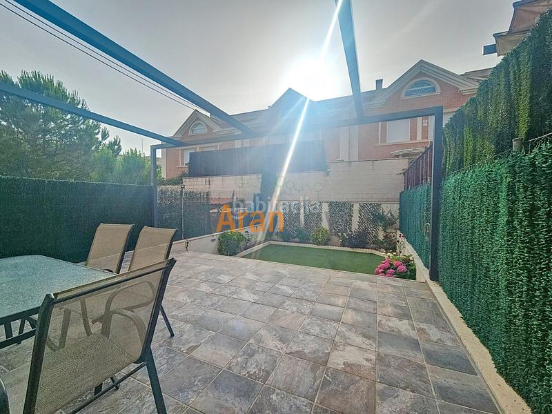 Foto 40c50258-5928-46c9-aa12-b8e52d914c50. Casa a schiera con riscaldamento parcheggio piscina in Aranjuez