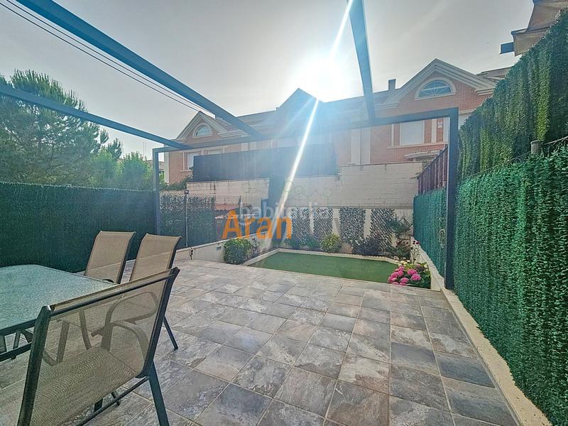 Foto 040f697c-6af1-49af-8599-96cd7c1ef452. Casa adossada amb calefacció aparcament piscina a Aranjuez