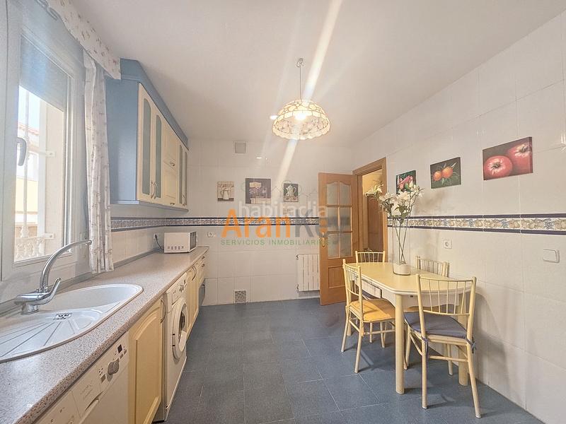 Foto 51340636-f8b7-4352-bbfd-3c6c1cc2f2e5. Casa adossada amb calefacció aparcament piscina a Aranjuez