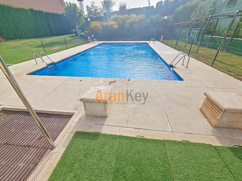 Foto 7c3d35a6-3b3f-42ad-b693-b1aae9fb4214. Casa adossada amb calefacció aparcament piscina a Aranjuez