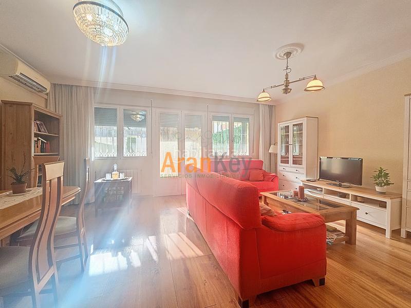 Foto d05a58d0-4c89-4918-b1ff-defe28e4efb8. Casa adossada amb calefacció aparcament piscina a Aranjuez