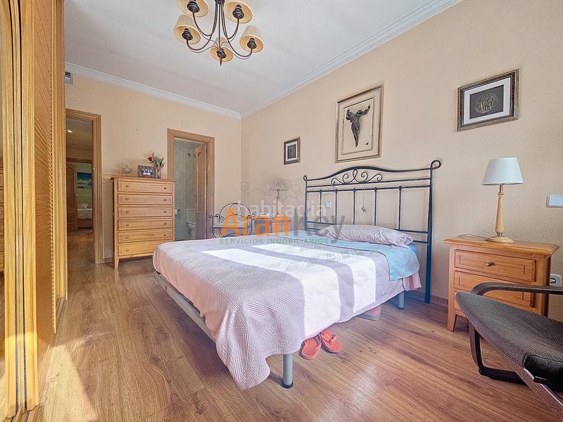 Foto 2bbcd0b4-977e-4a40-ba16-5775bc19bc49. Semi detached house with heating parking pool in Foso-Moreras Aranjuez