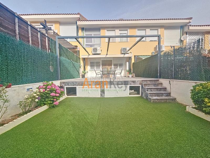 Foto 9a99bf54-8431-4b2c-a0fd-06e1793c6391. Semi detached house with heating parking pool in Foso-Moreras Aranjuez
