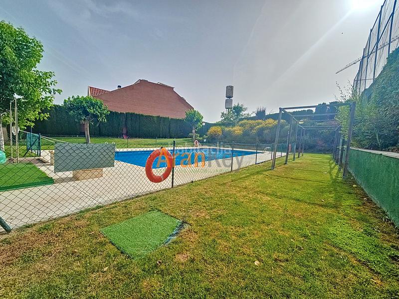 Foto fb06b780-0088-43a0-86a9-9b181d89631f. Semi detached house with heating parking pool in Foso-Moreras Aranjuez