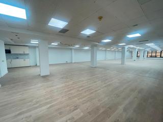 Affitto Ufficio  Carrer del comte d'urgell. Oficina de 355 m2 , diáfana en urgel con calle paris , centro de