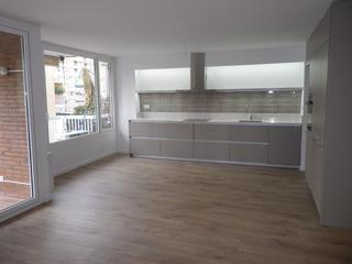 Location Appartement  Gran via de carles iii. Reformado , dos dormitorios dobles , junto avda diagonal , zona