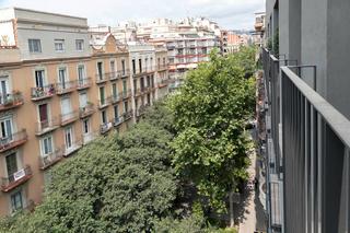 Affitto Appartamento  Carrer de rocafort. Vivienda a estrenar de obra nueva , dispone de tres habitaciones