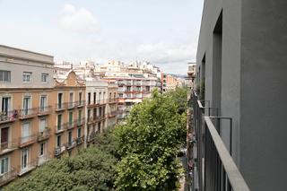 Alquiler Piso  Carrer de rocafort. Vivienda a estrenar de obra nueva , dispone de tres habitaciones