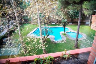 Rent Flat  Carrer de bosch i gimpera. Alto standing amueblado y equipado con electrodomésticos ,zona a