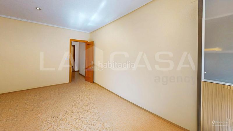 Foto e05142d0-f1dc-4e27-ae2a-a28fce6c8260. Etagenwohnung mit parking in Aiora Valencia
