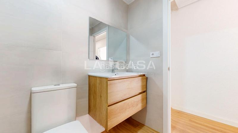 Foto c79347c5-8708-4650-add5-db0cb279832e. Appartement dans Natzaret Valencia