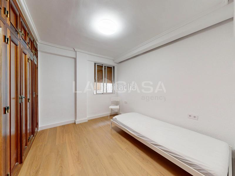 Foto af93f15c-4ea9-437b-81f3-7416d6a0b8d5. Flat in Aiora Valencia