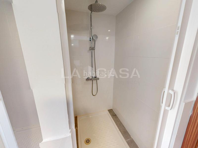 Foto e4da8f87-2bf3-4234-9f5e-990c4d70fc8a. Flat in Aiora Valencia