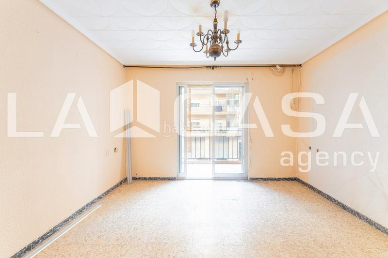 Foto b9449f48-e83e-48ec-abae-e20ad1aaf1b8. Pis a Ciutat Jardí Valencia