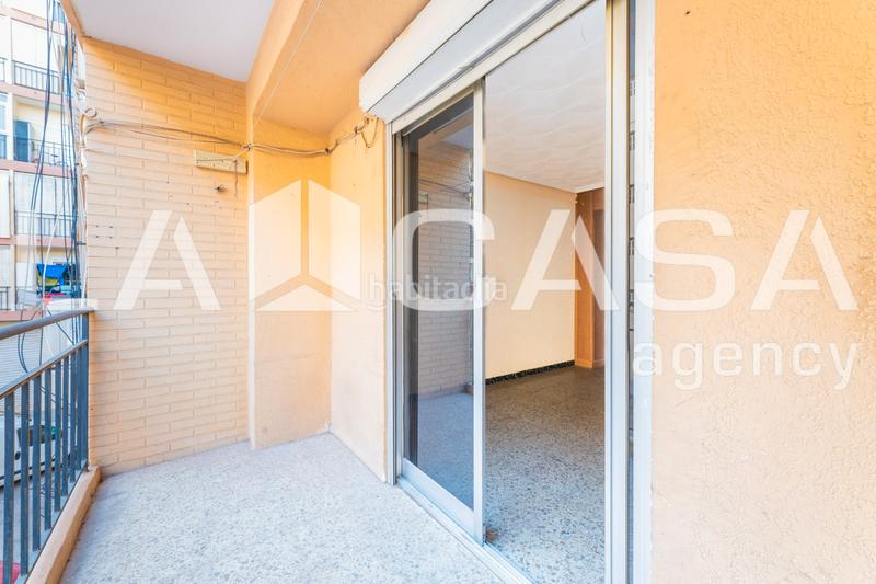 Foto c1aebb6c-1bbf-4ab9-9f87-cebe42848e88. Pis a Ciutat Jardí Valencia