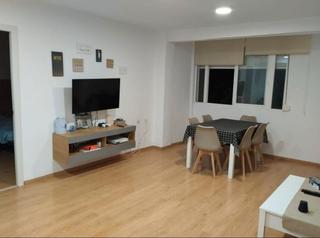 Pis  Avinguda del port. ¡tu nuevo hogar te espera en la avenida del puerto!