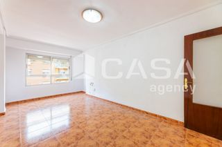 Pis  Carrer de sèneca. Piso a la venta con gran potencial en el barrio de la amistat