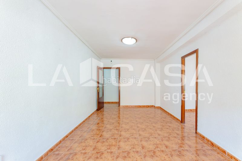 Foto c83a5d50-7e84-429e-ab12-35ef779b757d. Pis a L´Amistat Valencia