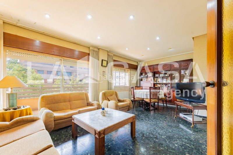 Foto de5c1498-dbd6-4d33-8711-2426a0b2f20d. Pis amb calefacció aparcament a La Carrasca Valencia