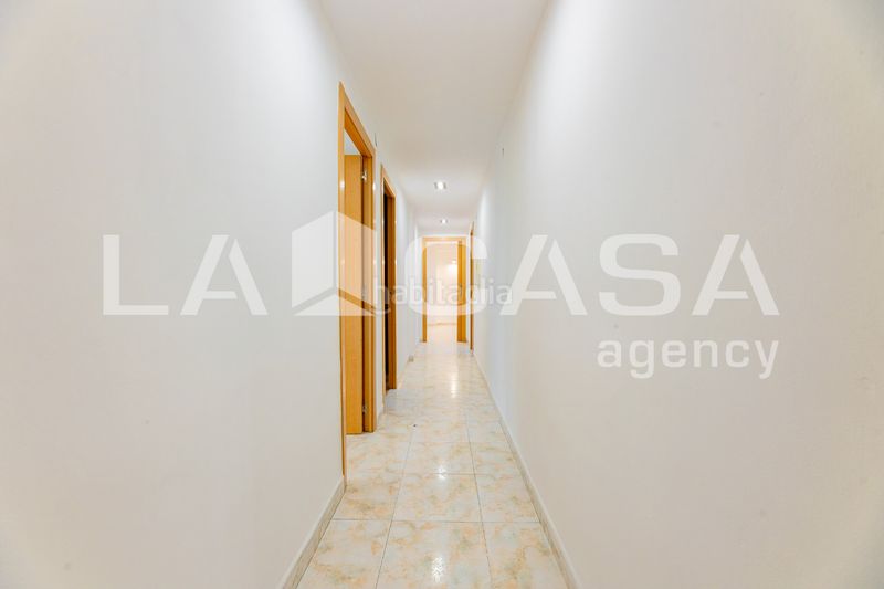 Foto 49227810-3a4b-41a0-907e-54174807f9ce. Pis a carrer del poeta mas i ros 31 a Ciutat Jardí Valencia