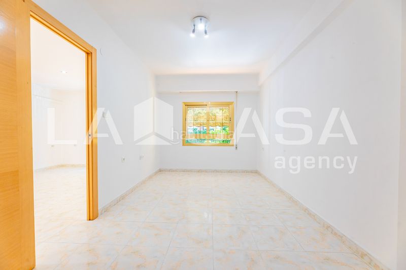 Foto 9560f203-8725-4772-867e-c25e9bb132a5. Pis a carrer del poeta mas i ros 31 a Ciutat Jardí Valencia