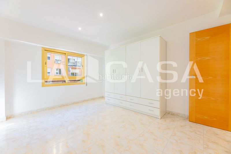 Foto a55f1ec2-51d1-40b2-9c1d-52d76fd4c157. Pis a carrer del poeta mas i ros 31 a Ciutat Jardí Valencia
