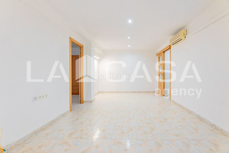 Foto ca4a71b3-a9f9-448b-b930-f590f1fb772f. Pis a carrer del poeta mas i ros 31 a Ciutat Jardí Valencia