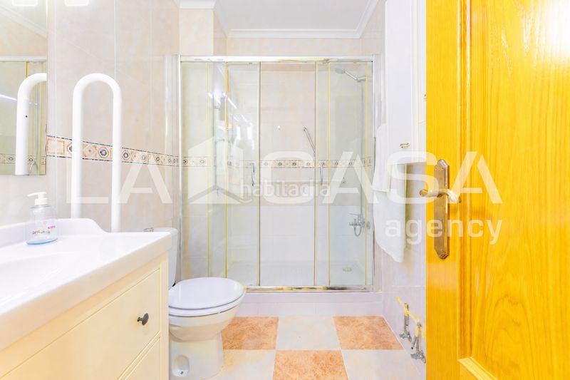 Foto b8ff2872-4d06-4705-86d1-5c11ebd9de66. Pis a Aiora Valencia