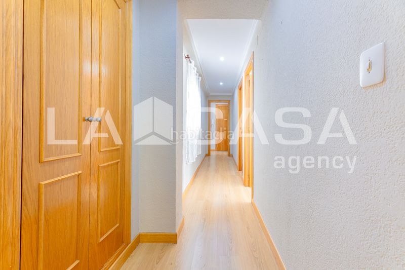 Foto f4ee0bd8-eafd-46f9-bed1-65b594378ac1. Pis a Aiora Valencia