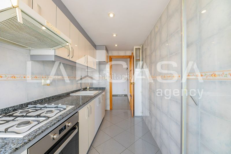 Foto 3d1f00f8-5105-468a-9e0a-26f97dc1b232. Pis a L´Amistat Valencia