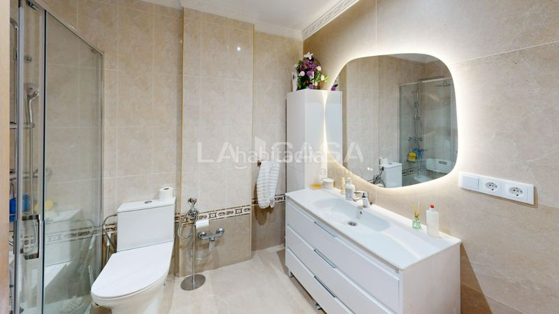 Foto acdc4fe2-e21c-4715-a508-e81bcbc4cf63. Casa adossada a El Cabanyal-El Canyamelar Valencia