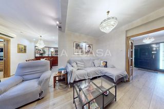 Casa adossada a Carrer del Progrés