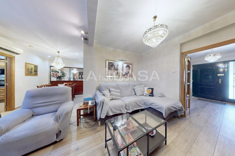 Foto c530ebe7-05cb-4740-bd85-77313826fca2. Casa adossada a El Cabanyal-El Canyamelar Valencia
