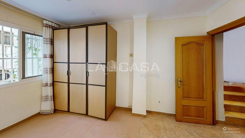 Foto d3ac152f-d0f9-43cb-9e14-937eb64373bd. Casa adossada a El Cabanyal-El Canyamelar Valencia