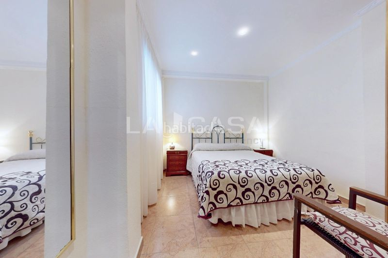 Foto edc3ca56-672d-4ee0-bc8c-5c6d6d5f1b38. Casa adossada a El Cabanyal-El Canyamelar Valencia