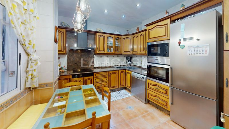 Foto f24b65b3-bfdb-4b29-9d11-fd08869170fc. Casa adossada a El Cabanyal-El Canyamelar Valencia