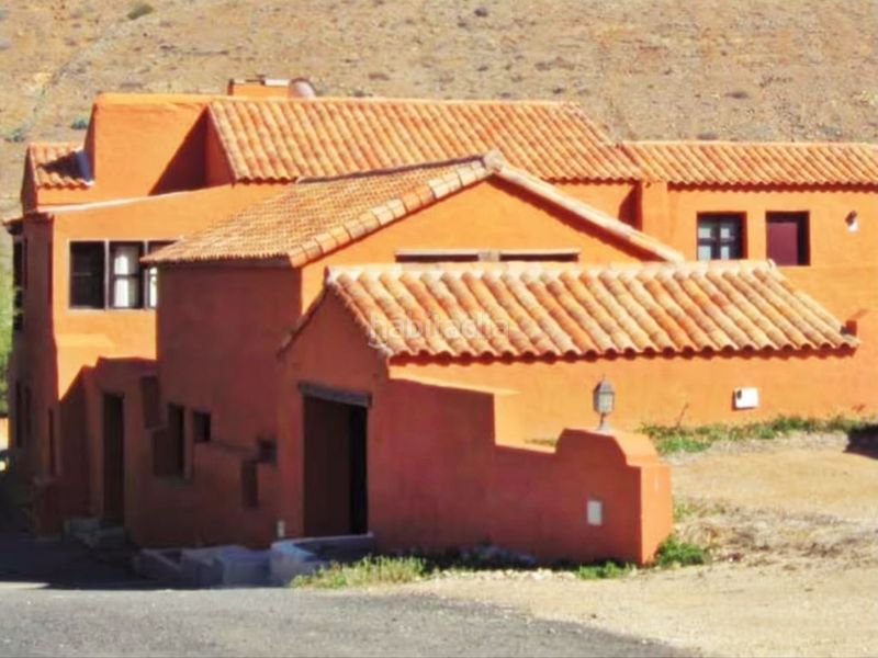 Foto 2cf0255e-ef85-42e0-839e-ccf0202af20f. Masia amb piscina a Betancuria