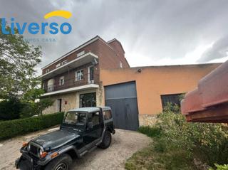 Masia a Villaquirán de los Infantes. Se vende apartamentos turísticos con parcela y nave a 30 km de b