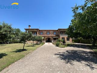 Xalet a Balbases (Los). Espectacular chalet de lujo con extensa parcela y servicios excl