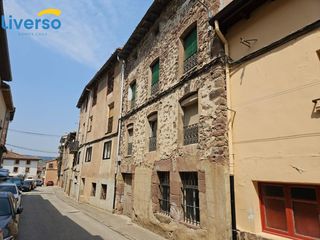 Casa in Calle adolfo espinosa 49. Casa adosada con jardínhuerto en pradoluengo  sierra de la deman