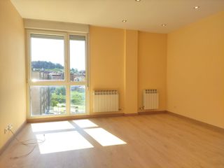 Flat  Antonio acuña. Vivienda vpo de 3 dormitorios, garaje y trastero te espera en fu