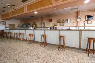 Capannone industriale in Crevillente. Parcela urbana con construccion de 500 metros para uso hosteleri