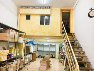 Local Comercial a Reina Victoria - Miguel Hernández. Local con vado y altillo con vivienda de 30 metros
