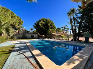 Xalet a Perleta - Maitino. Maitino amplio chalet con piscina, pista de tenis con vestuarios