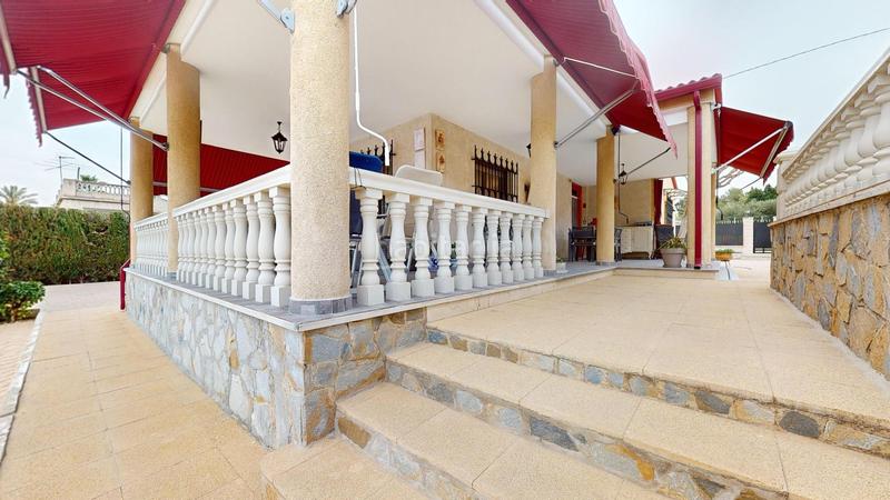 Foto 13752855-8b3a-49a0-b2db-a44e321587db. Chalet peña las aguilas chalet con 4 dormitorios, piscina y barbacoa exterior en Elche / Elx