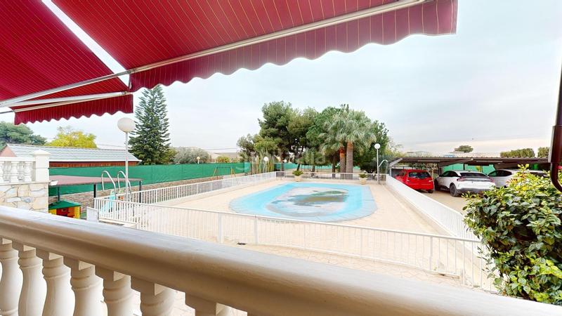 Foto 4f547741-1ac2-4287-a0c9-5598759dcfda. Chalet peña las aguilas chalet con 4 dormitorios, piscina y barbacoa exterior en Elche / Elx