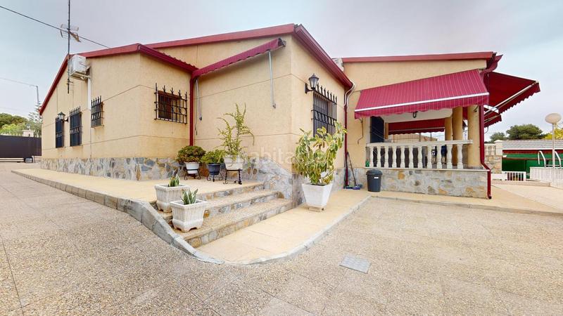 Foto 913e30ed-8f50-462b-8e9f-1936fdfc94ba. Chalet peña las aguilas chalet con 4 dormitorios, piscina y barbacoa exterior en Elche / Elx