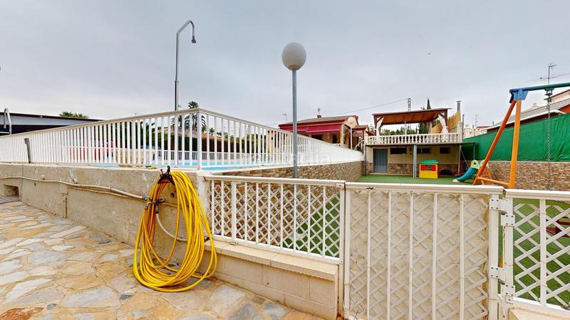 Foto dff54fe6-a673-4a7f-86f3-2565efd17f7f. Chalet peña las aguilas chalet con 4 dormitorios, piscina y barbacoa exterior en Elche / Elx