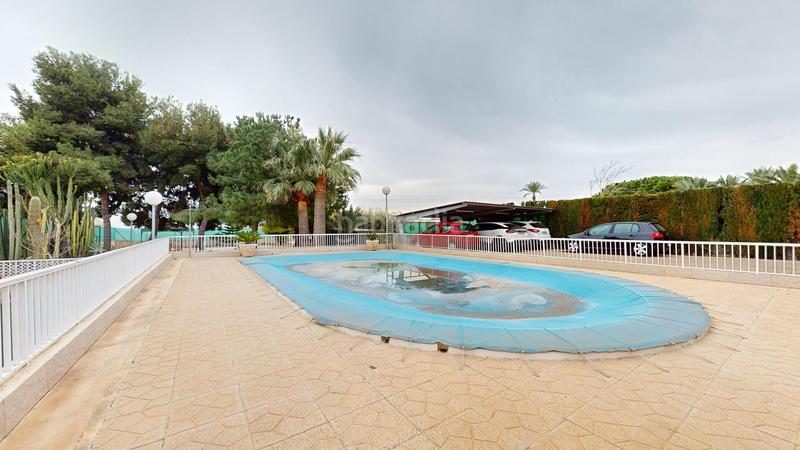 Foto e225e0fa-2a6f-4d08-801d-337dcc3b16e7. Chalet peña las aguilas chalet con 4 dormitorios, piscina y barbacoa exterior en Elche / Elx