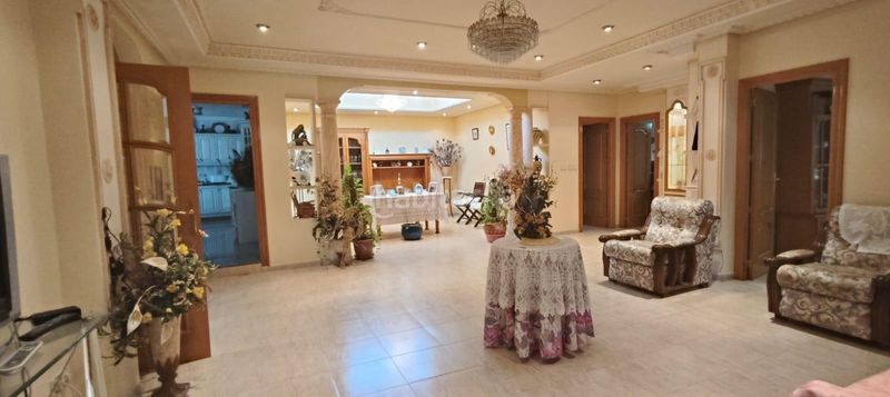 Foto 71a11626-0ef3-4fd7-a639-d8b07cad94aa. Chalet imponente chalet en la hoya con piscina y amplios jardines en Elche / Elx